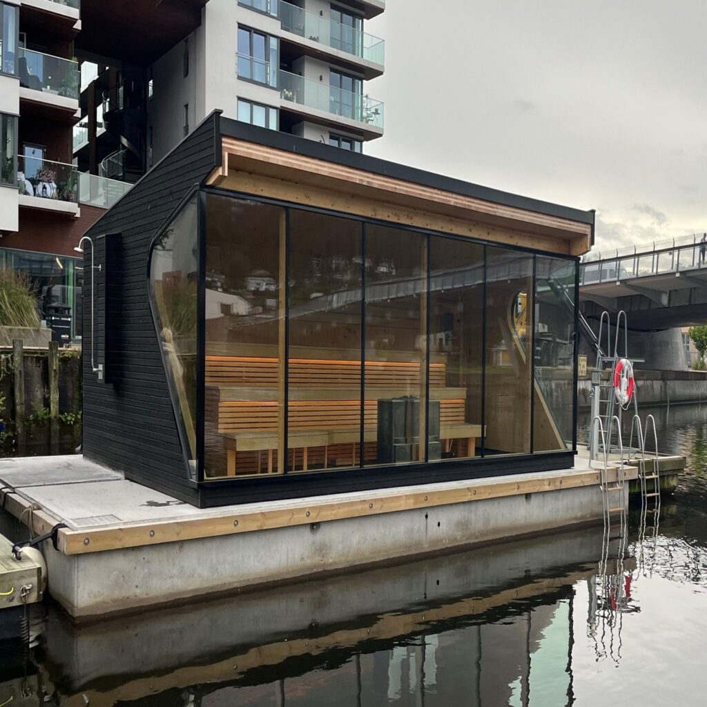 Flytende badstue i Drammenselva