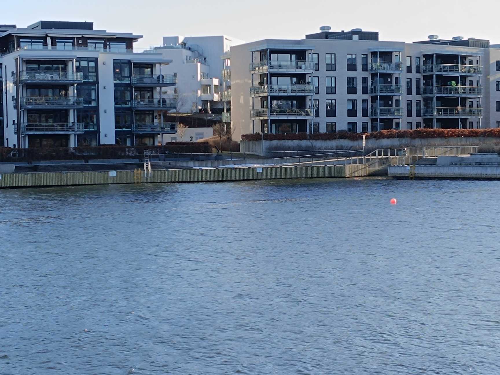 Rolfsbukta Huseierforening – Montering av nytt skjørt